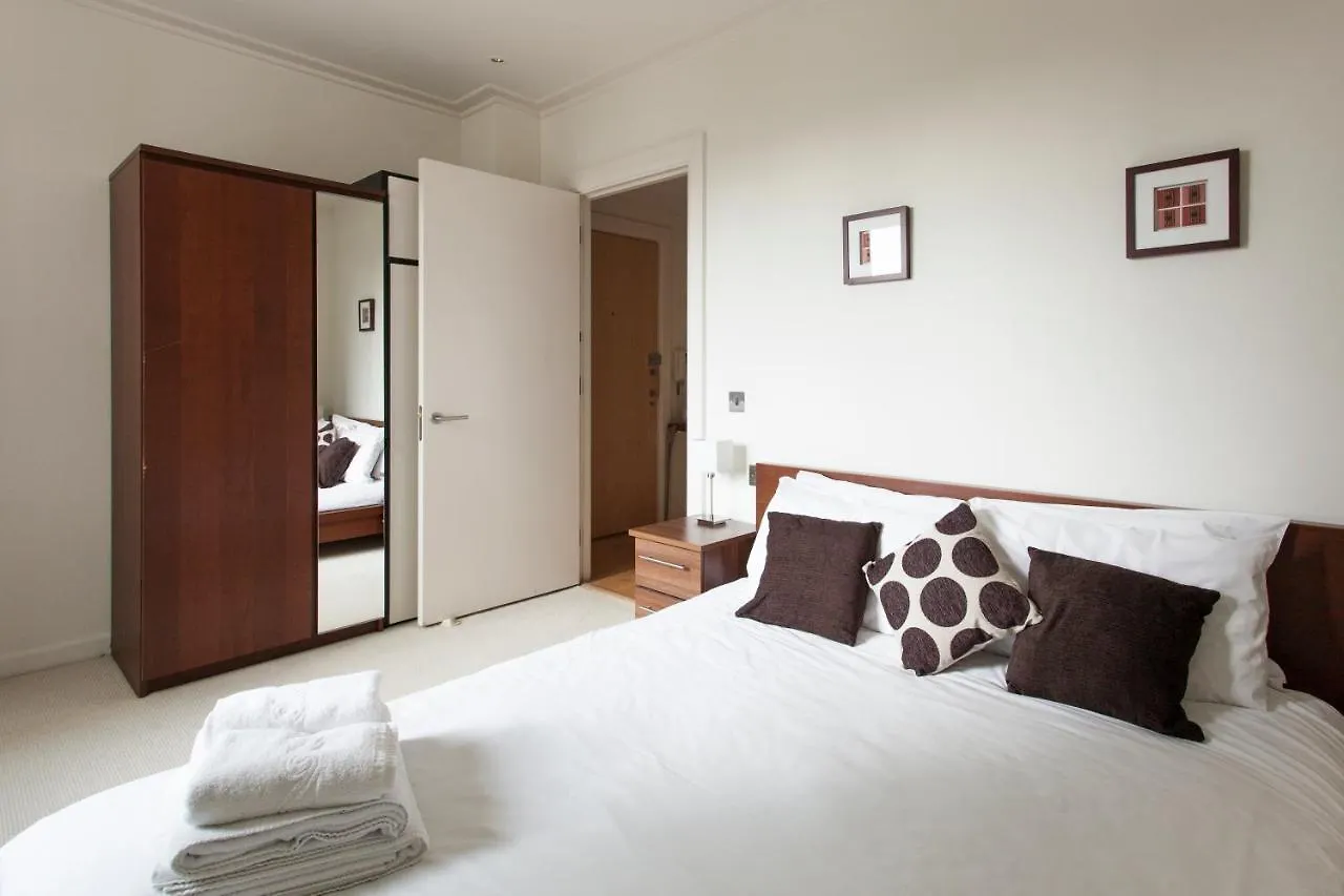 Discovery Dock Apartments London