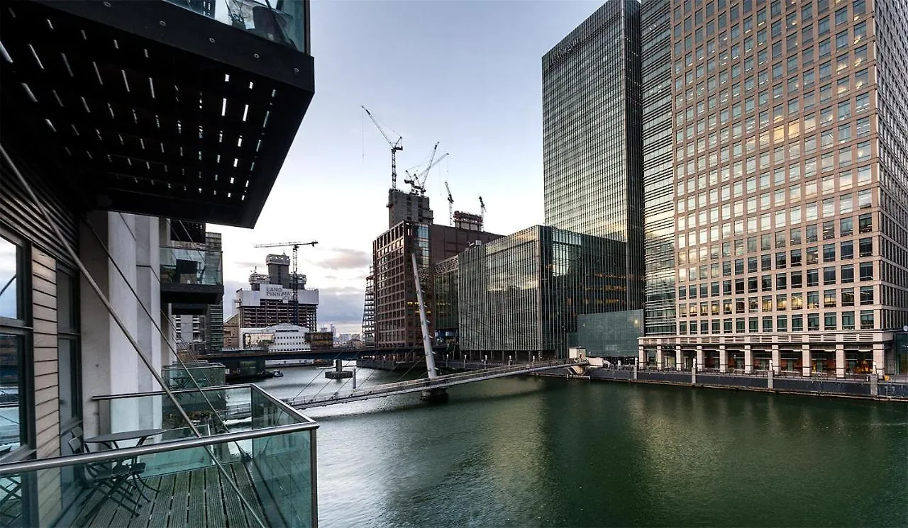 Discovery Dock Apartments London